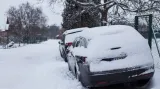 V okolí Prahy napadalo deset až patnáct centimetrů sněhu. Někteří řidiči nemohli ráno na silnice vůbec vyjet