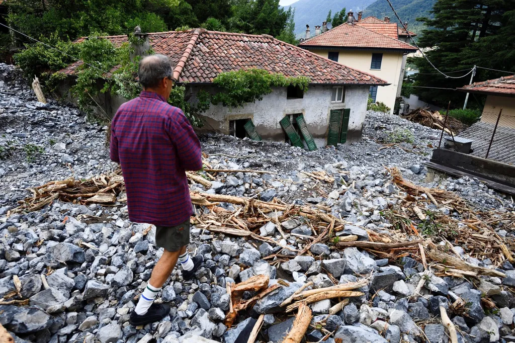 Extrémní déšť zapříčinil na několika místech v okolí Komského jezera v Itálii sesuvy půdy