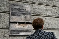 Postavila se komunistům a skončila ve vězení. V Praze odhalili pamětní desku Růženy Vackové