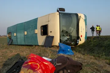 Po havárii autobusu u Pardubic je 15 lidí stále v nemocnici. Zranění mají lehká