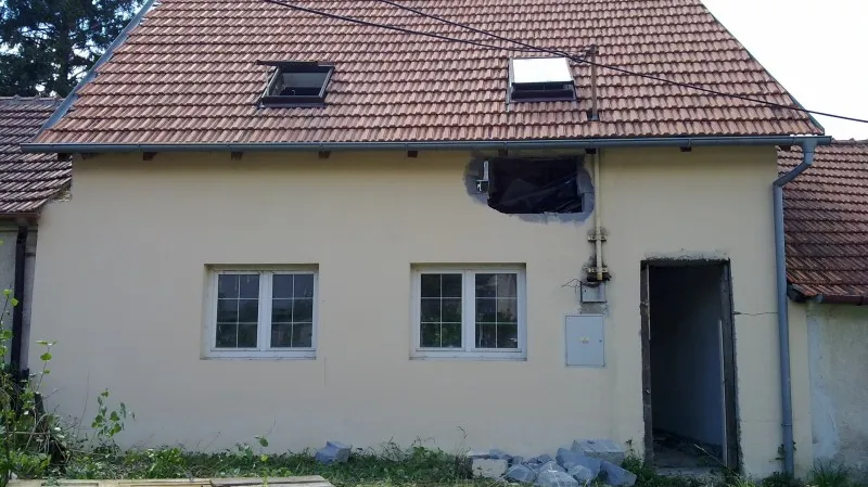 Podoba černé stavby těsně před zbouráním