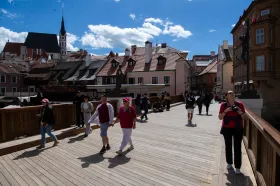 Český Krumlov zaznamenává úbytek asijských turistů