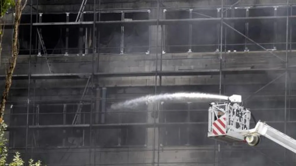 Hořící budova byla právě v rekonstrukci