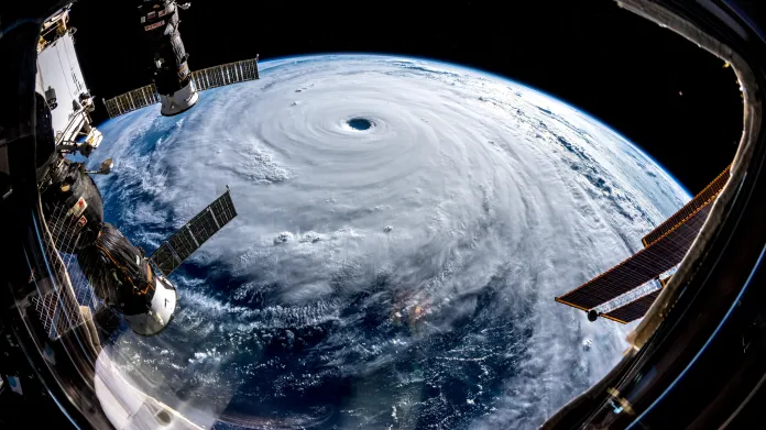 Tajfun Trami (pohled z ISS, 26. 9. 2018)