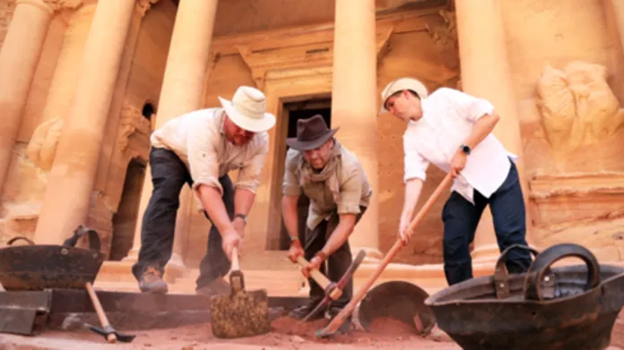 Archeologové kopající u „Pokladnice“