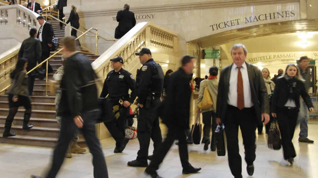 Policisté na nádraží v New Yorku