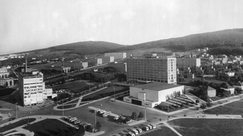 Zlínské náměstí Práce se Společenským domem (později Hotelem Moskva)