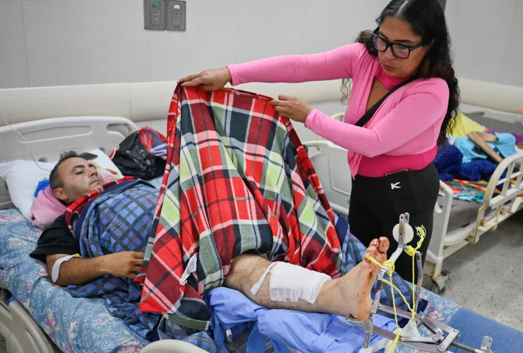 Tonny Guarenas byl zraněn šrapnelem, když chránil svého sedmiletého syna během amerického útoku na Venezuelu