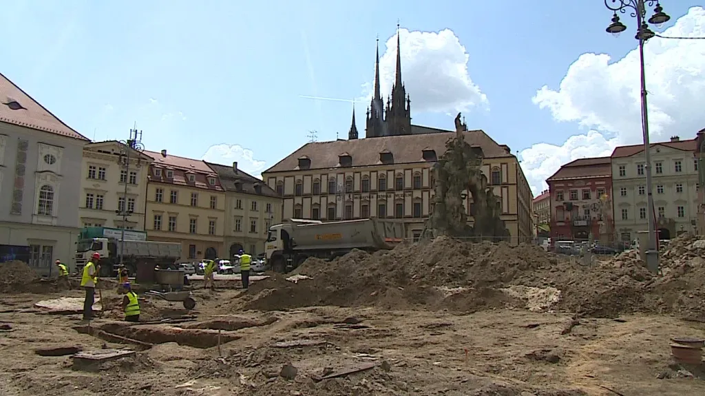 Práce archeologů na Zelném trhu v Brně