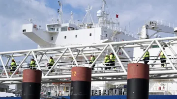 Plovoucí terminál pro LNG v německém Wilhelmshavenu (ilustrační foto)