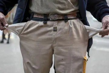 Zhruba třetina Čechů loni skončila v minusu. Nemyslíme na rezervy, varuje expert