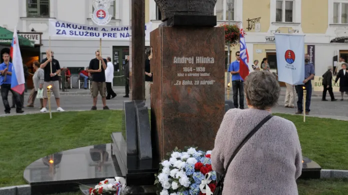 Památník Andreje Hlinky na stejnojmenném náměstí v bratislavské městské části Rača