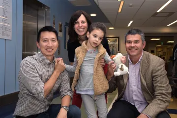 První lék vyvinutý pouze pro jediného pacienta. Přípravek pomohl dívce se vzácnou nemocí