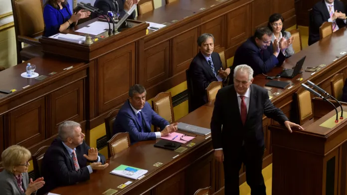 Miloš Zeman po projevu ke služebnímu zákonu v Poslanecké sněmovně