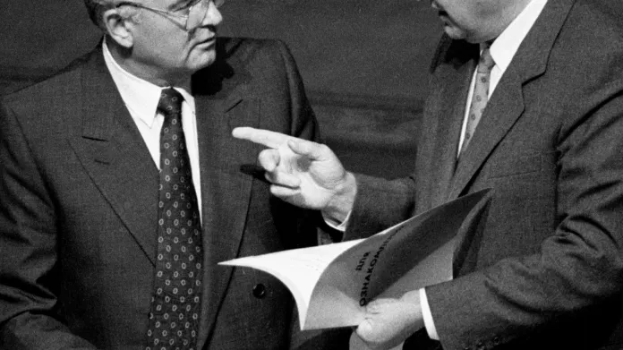 Michail Gorbačov a Boris Jelcin v roce 1991
