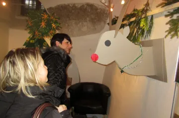 Školáci z Českého Brodu vystavují vánoční výrobky ve středověké věznici