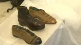 Historická obuv, která projde konzervátorskou dílnou