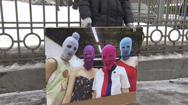 Demonstrace za propuštění členek kapely Pussy Riot