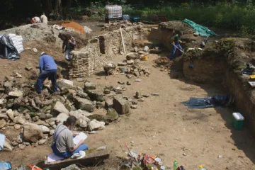 Sudetská ves Grafenried zanikla odsunem a destrukcí. Dnes ji Češi a Němci společně vykopávají