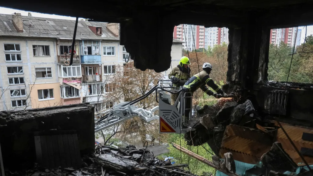 Následky masivního ruského bombardování Kyjeva