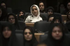 Bez hidžábu ani krok. Írán bude kontrolovat pohyb bez šátku pomocí kamer