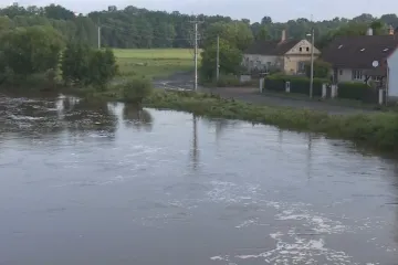 Hladiny řek klesají, noční výstraha před povodněmi se nenaplnila