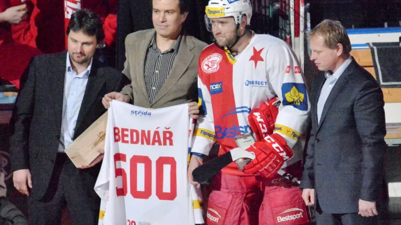 Jaroslav Bednář převzal symbolický dres po vstupu do Klubu ligových střelců