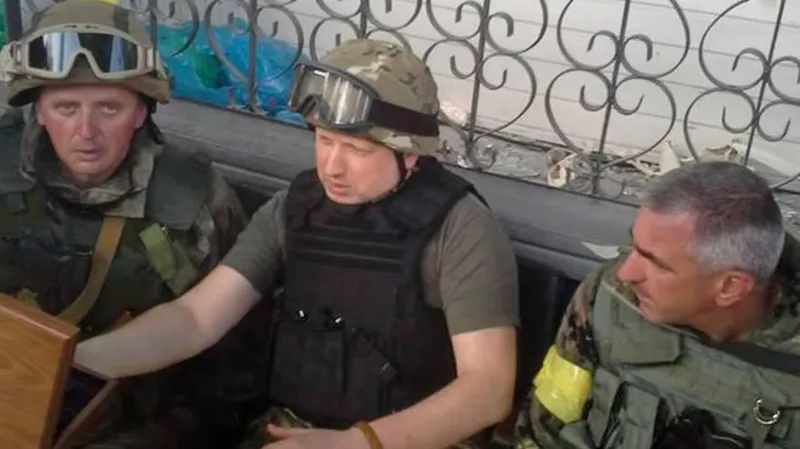 Oleksandr Turčynov na armádním postu u Slavjansku