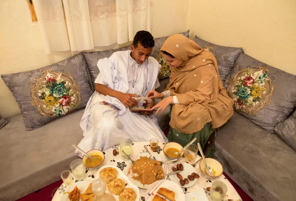 Surfaři chtějí změnit přístup k životu u mladých lidí a především dětí. Kavárnu nazvali symbolicky „Nuevas Olas“, tedy Nová vlna. Na vybavení kavárny, nákup surfů a neoprenů si museli půjčit peníze od banky