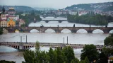 Rozvodněná Vltava ve večerních hodinách 2. června 2013 v Praze