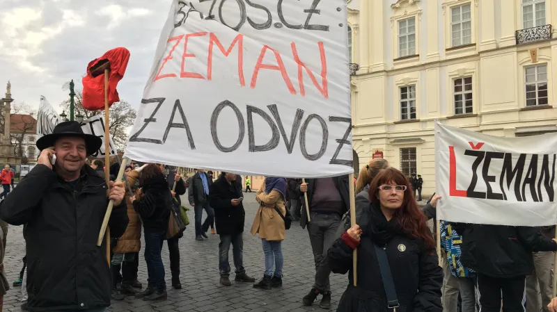 Účastníci akce proti populismu a politice prezidenta