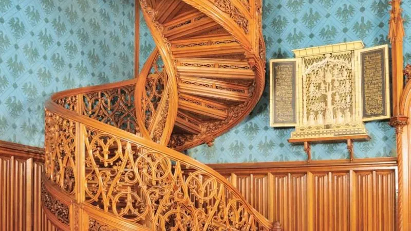 Zámek Lednice / točité dřevěné schodiště, které bylo vytvořeno bez použití jediného hřebíku