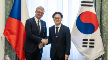 Ministr průmyslu a obchodu Karel Havlíček (ANO) a korejský ministr pro obchod, průmysl a zdroje Kim Čung-Kwan