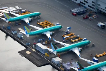 Čistý zisk Boeingu ve třetím čtvrtletí klesl o polovinu na 1,17 miliardy dolarů