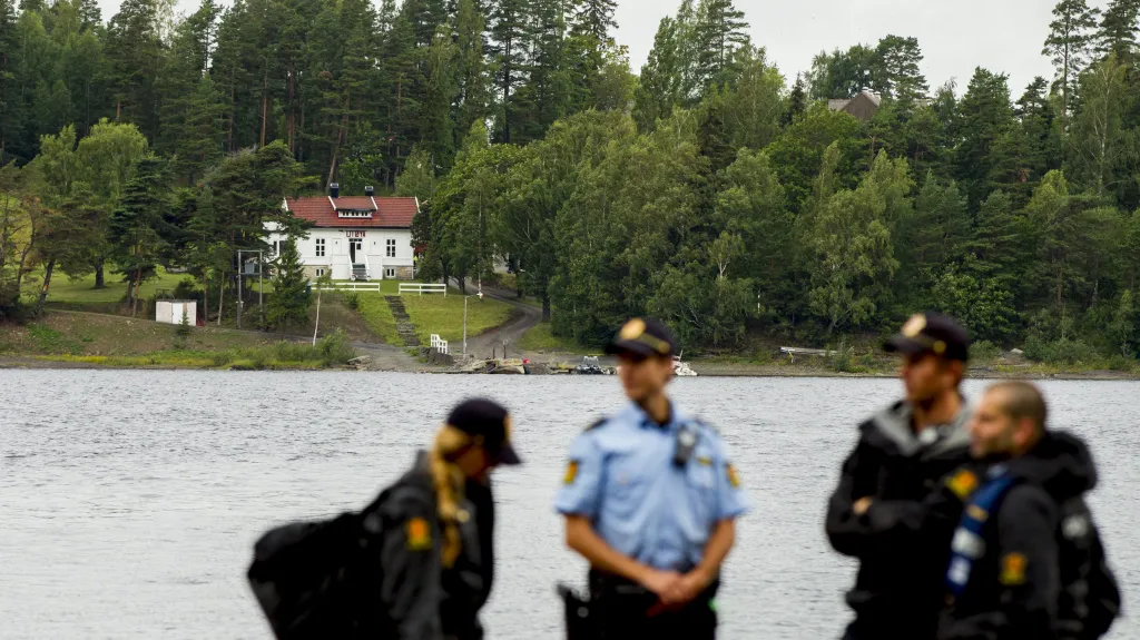 Policie u ostrova Utöya