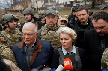 Unijní sankce zasahují i oligarchy jako Děripasku. Představitelé EU a slovenský premiér Heger navštívili Buču