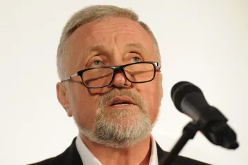 Topolánek pokutu za pozdní registraci volebního účtu nedostane