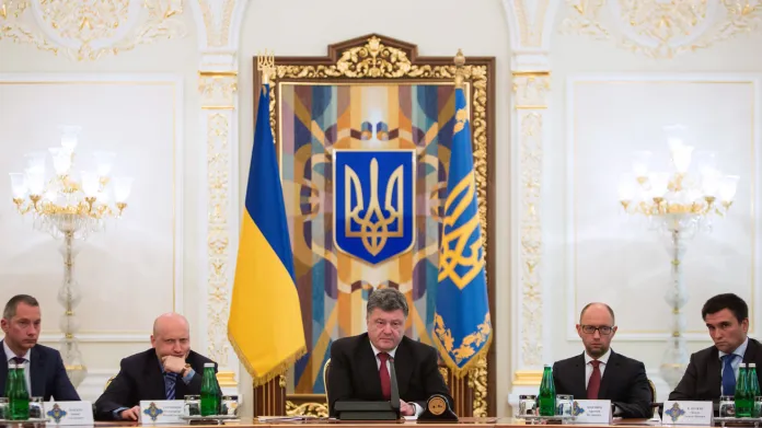Petro Porošenko na zasedání Rady národní bezpečnosti a obrany