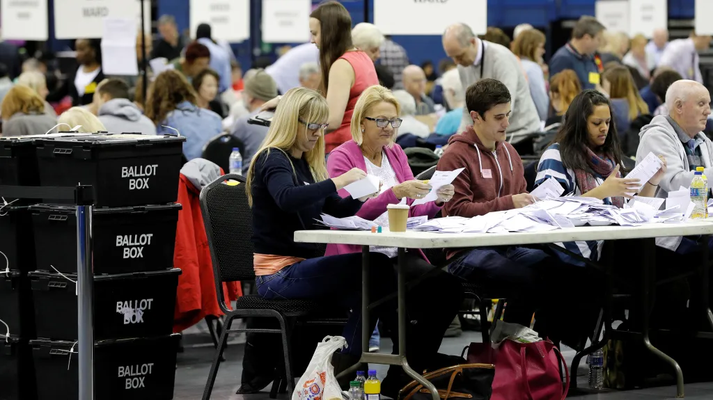 Sčítání hlasů v jednom z birminghamských okresů