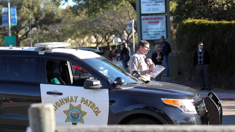 Policie u vojenské nemocnice v San Diegu