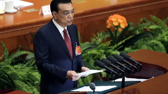 Premiér Li Kche-čchiang na výročním zasedání čínského parlamentu