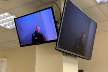 Navalnyj po hladovce vystoupil u soudu. Ten jeho odvolání nevyhověl