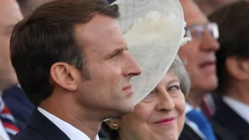 Francouzský prezident Emmanuel Macron s britskou premiérkou Theresou Mayovou