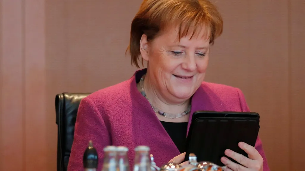 Angela Merkelová na únorové schůzi své vlády