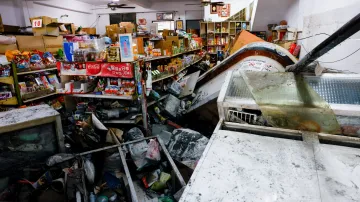 Tajfun Ragasa poničil obchod ve městě Hualien