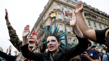 Demonstranti u pařížského nádraží Gare du Nord