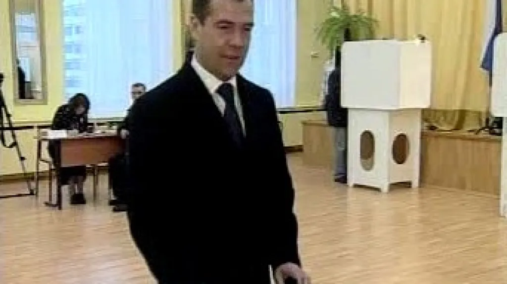 Dmitrij Medveděv volí