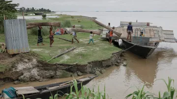 Obyvatelé bangladéšských říčních ostrovů čelí erozi