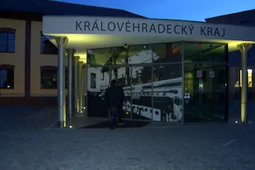 Detektivové zasahovali v sídle hradeckého hejtmanství celou noc 