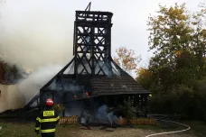 Požár zničil dřevěný kostel sv. Michala v zahradě Kinských. Praha zahájí sbírku na obnovu památky